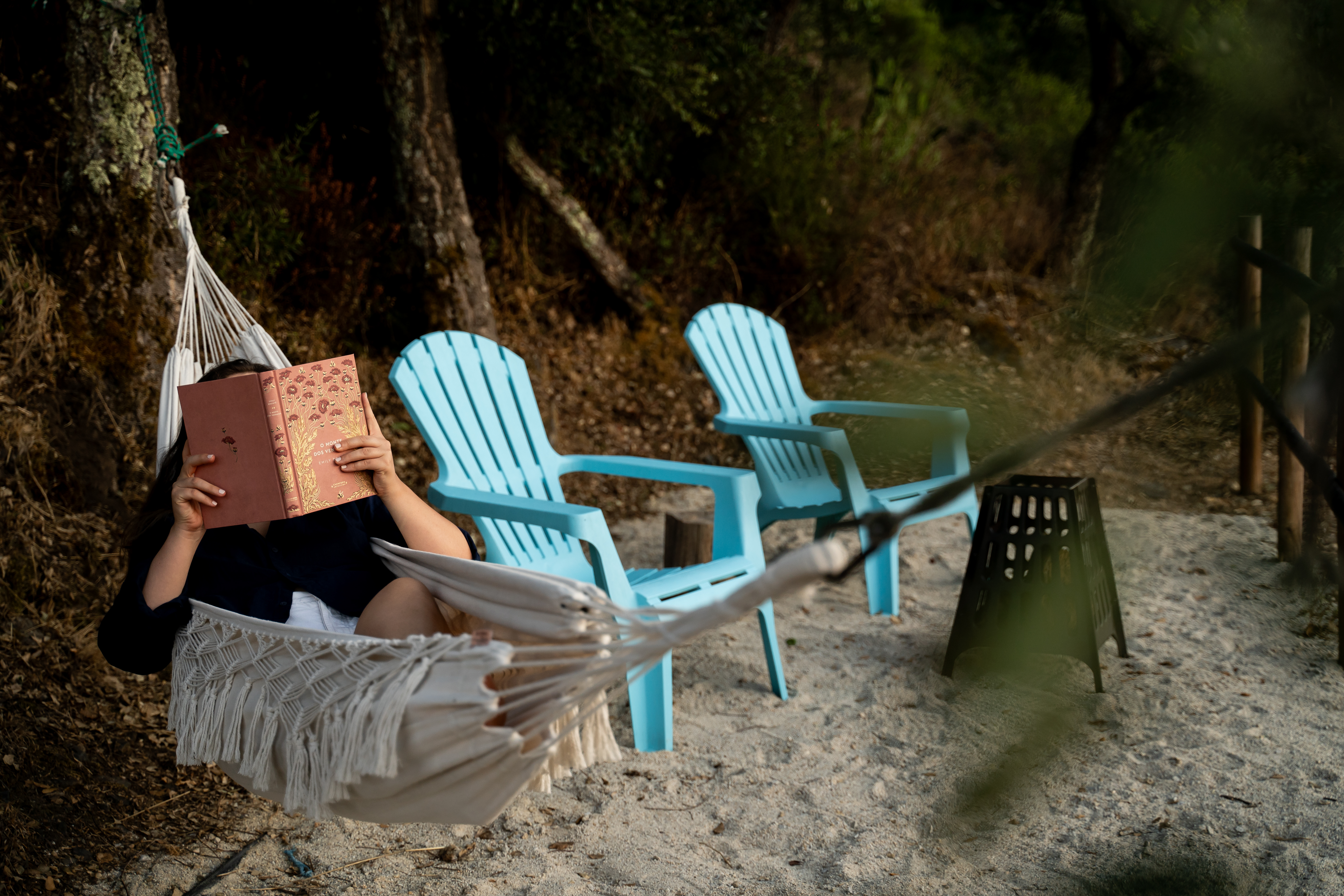 Rede colorida com vista para o vale